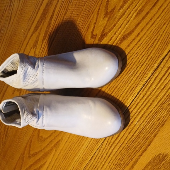 White Mountain booties - Picture 2 of 7